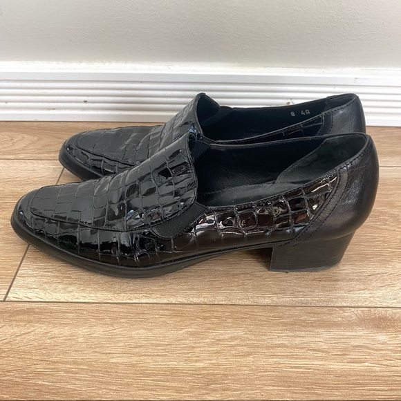Amalfi By Rangoni Womens Black Patent Leather Faux Snakeskin Loafers Size 8 - Picture 3 of 8